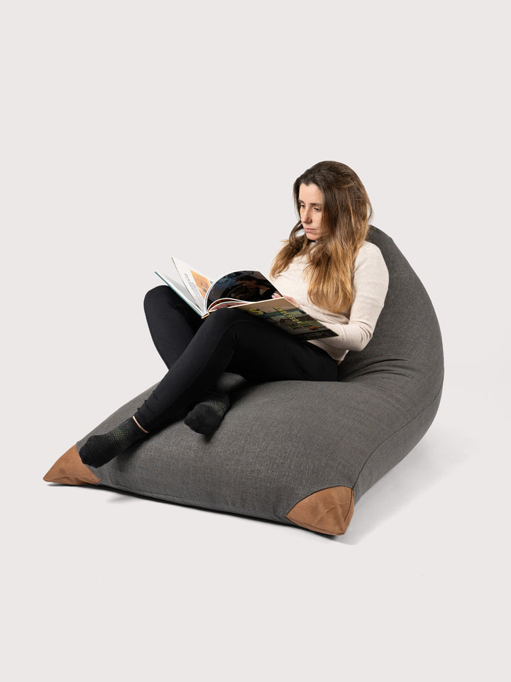 Puff Triangular de Interior PUF 80% Lino - Gris Oscuro