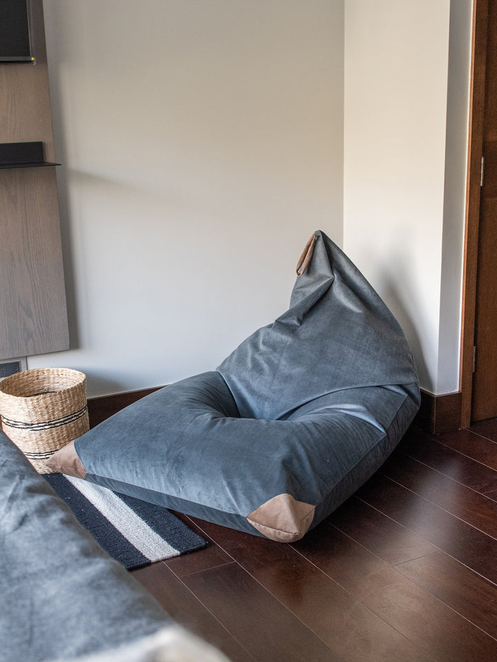 Puff Triangular de Interior PUF - Gris Oscuro