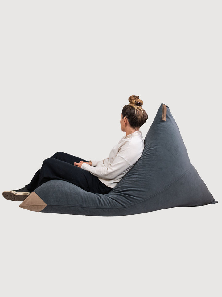 Puff Triangular de Interior PUF - Gris Oscuro