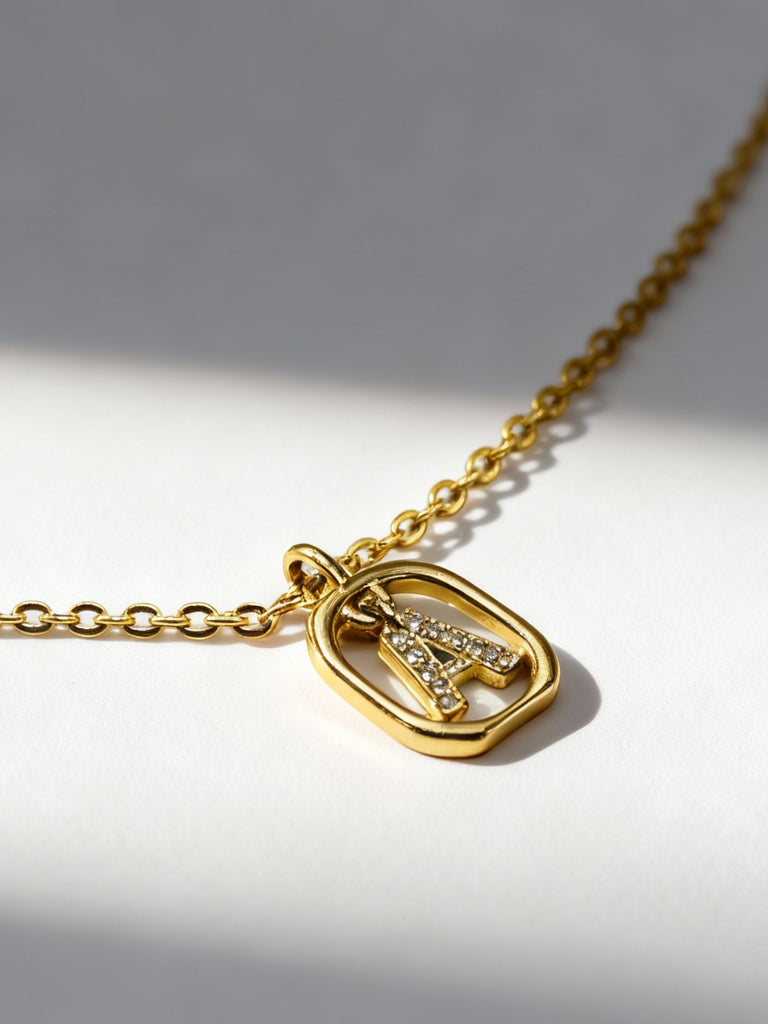 Collar de Letra Brillante con Móvil
