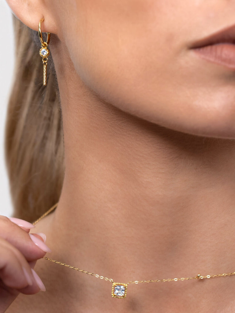 Collar Cuadrado Luz