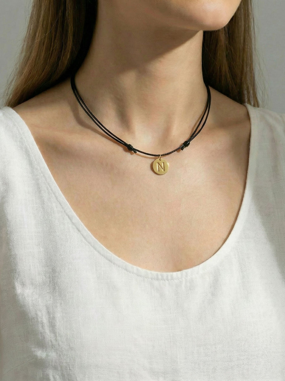 Collar Cuero Letra Calada - Oro