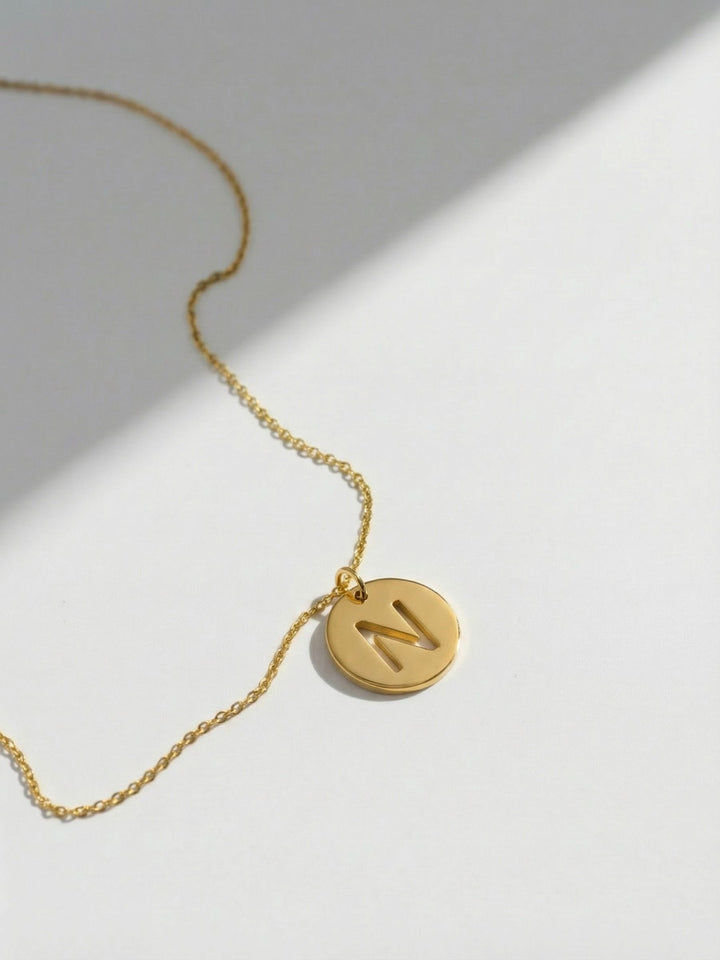 Collar Letra Calada - Oro