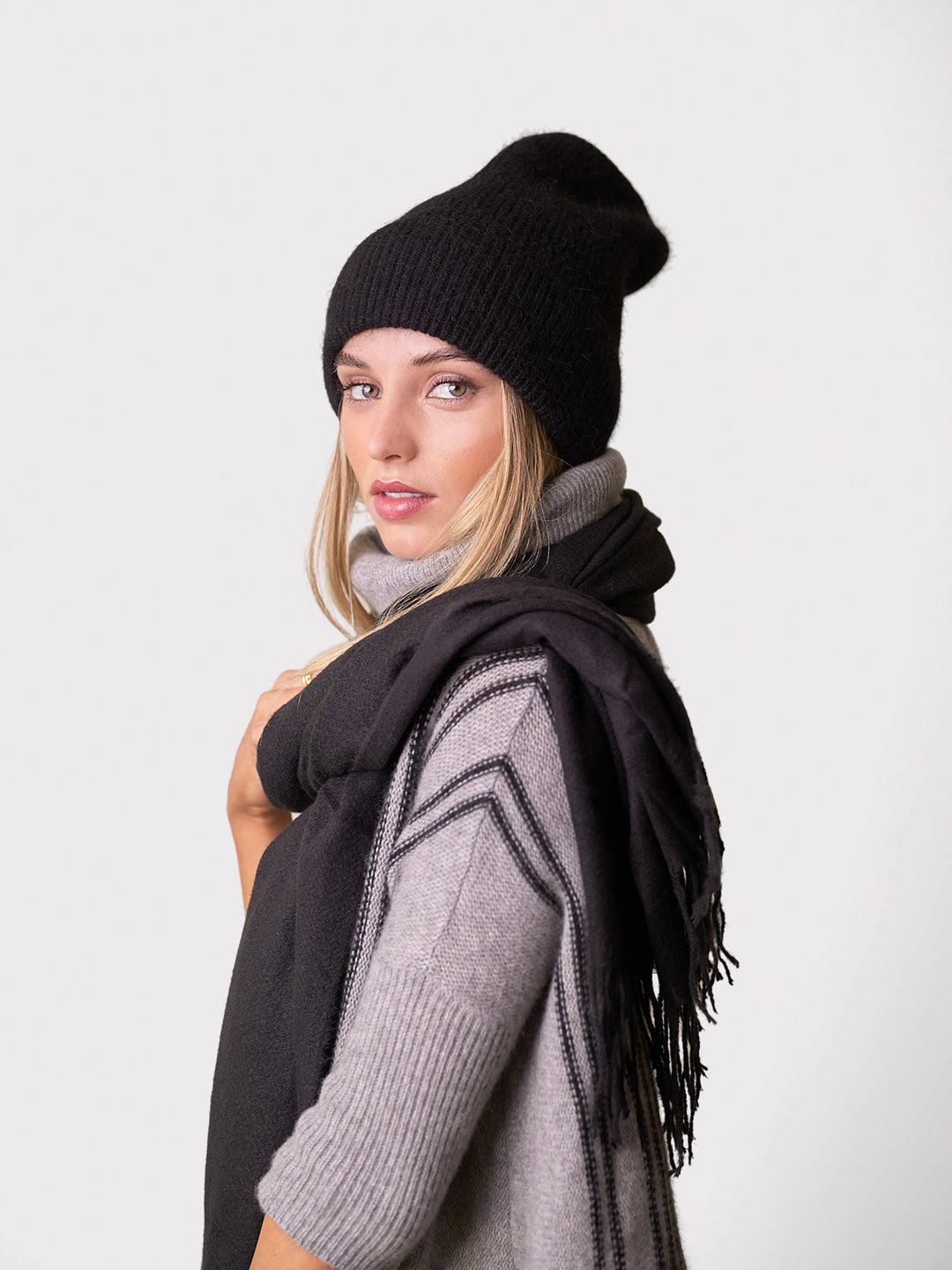 Pack Negro - Pashmina & Beanie