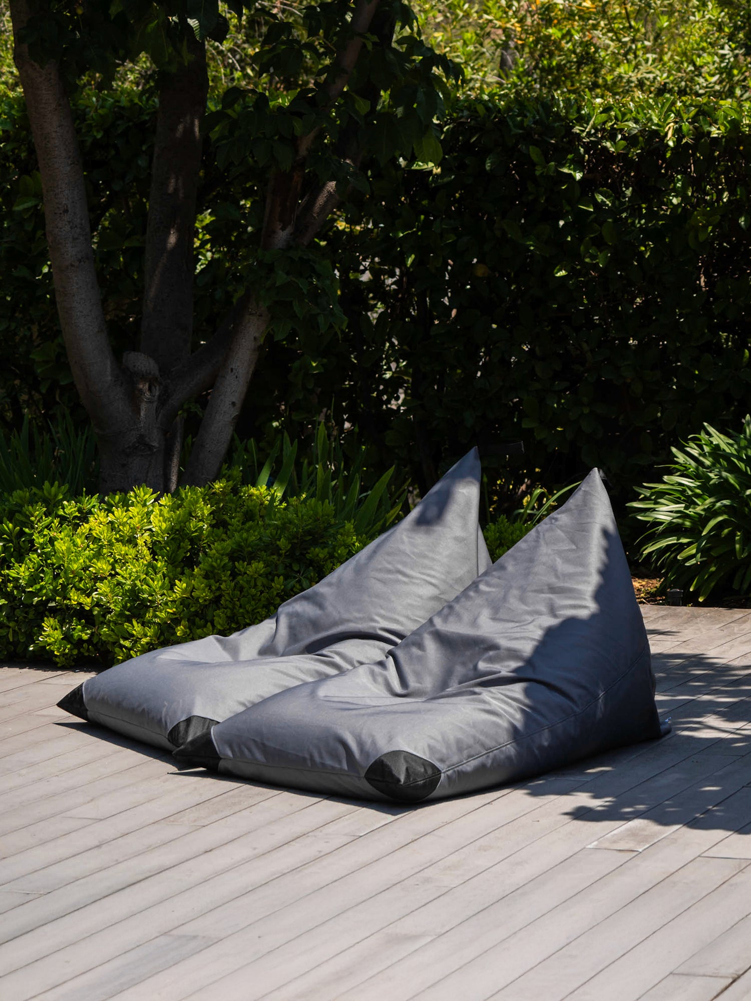 Puff Triangular Terraza y Exterior PUF - Gris Oscuro / Negro