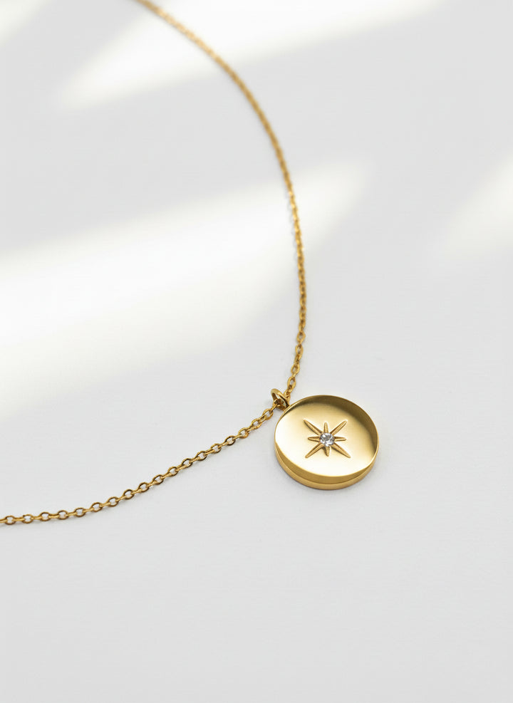 Collar Punto de Luz en Medalla - Oro