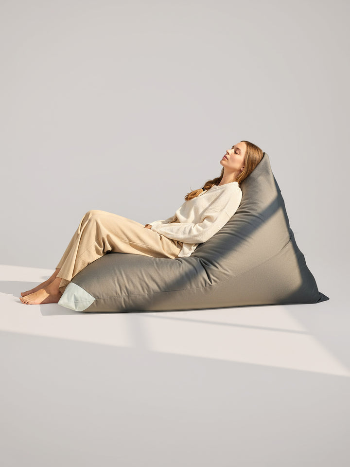 Puff Triangular Terraza y Exterior PUF - Gris Oscuro / Gris Claro